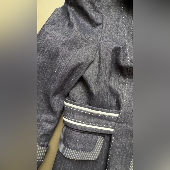 Jacket and pants suit in size 6, BEBE - Picture 3 of 16